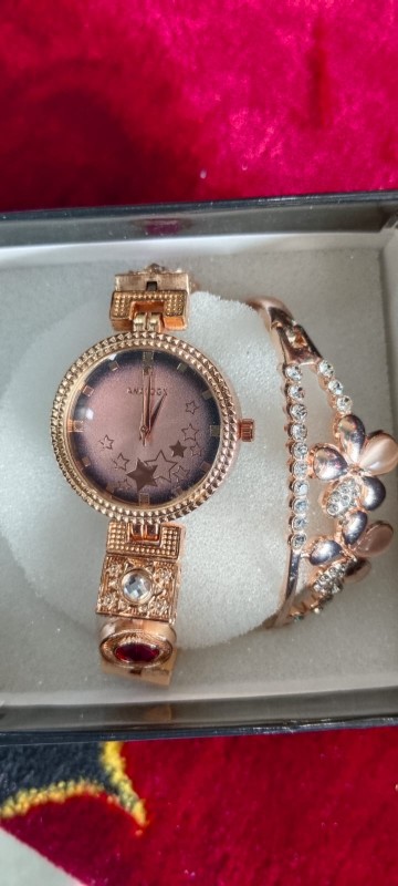 Elegant Gold Analog Watch and Bracelet Set - AM01024RW